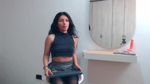 Hi im sara online show from 04-01-26, 02:12