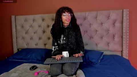 Snapshot of tamia_25 chatting on 03-20-26, 01:16 TAMI online show from 03-20-26, 01:16