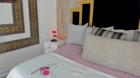 Snapshot of tamy_honey chatting on 02-15-25, 07:50 Tamy online show from 02-15-25, 07:50