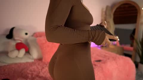 Snapshot of tamy_honey chatting on 11-29-25, 01:41 Tamy online show from 11-29-25, 01:41