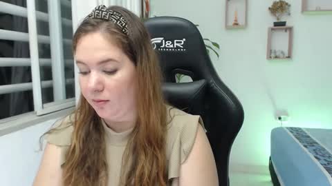 Snapshot of tamy_shine87 chatting on 12-28-24, 02:01 Im Samy online show from 12-28-24, 02:01