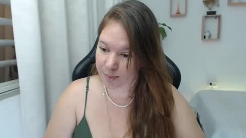 Snapshot of tamy_shine87 chatting on 01-05-25, 02:06 Im Samy online show from 01-05-25, 02:06