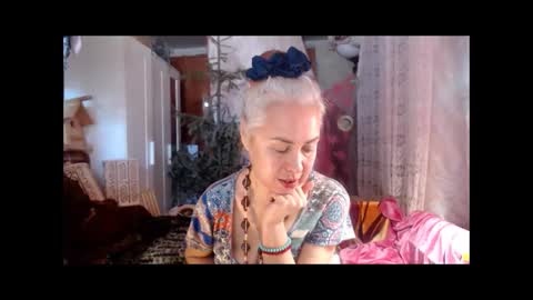 Milena online show from 10-15-25, 04:01