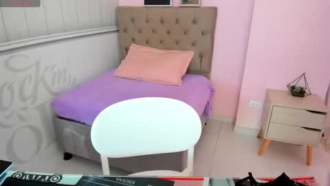 Snapshot of tania_duque chatting on 09-17-25, 01:57 Tania online show from 09-17-25, 01:57