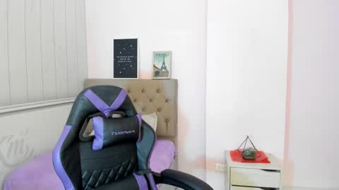 Snapshot of tania_duque chatting on 10-31-25, 01:34 Tania online show from 10-31-25, 01:34