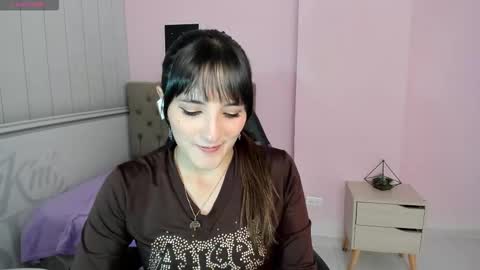 Snapshot of tania_duque chatting on 11-08-25, 02:17 Tania online show from 11-08-25, 02:17