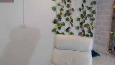 Tania  online show from 10-23-25, 05:33