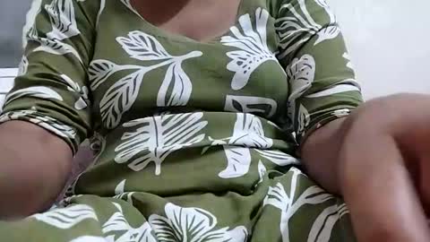 taniya_roy4628 online show from 05-12-26, 02:30