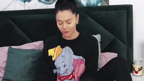 tanyaGrey online show from 12-18-24, 10:40