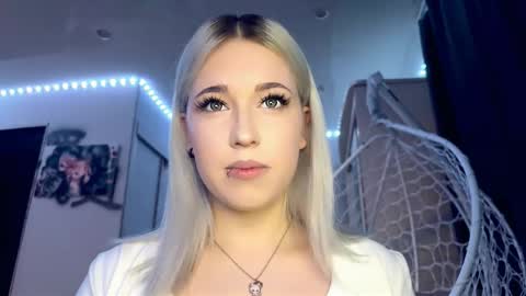 Snapshot of tanjafrase chatting on 11-12-25, 03:12 Lisa online show from 11-12-25, 03:12