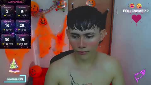 Snapshot of tanjiro_cute chatting on 11-11-25, 09:09 Andres online show from 11-11-25, 09:09