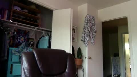 Dr. Love online show from 04-18-26, 07:58