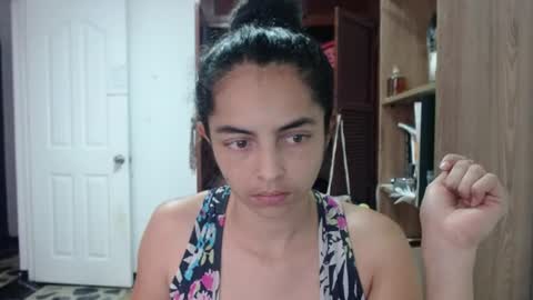 Angeline  Follow  online show from 06-10-26, 05:01