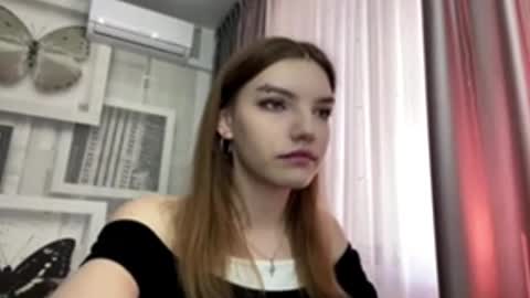 Mia online show from 03-08-26, 09:13