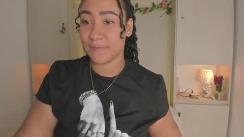  T A R A  online show from 02-07-26, 04:16