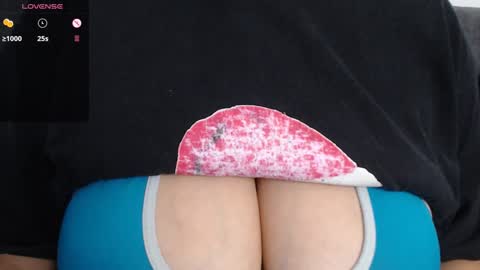 Snapshot of tarrant_ chatting on 12-25-24, 02:14 tarrant_ online show from 12-25-24, 02:14