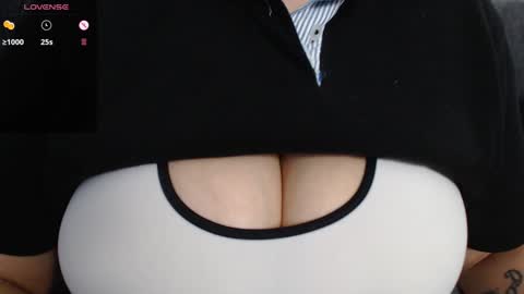 Snapshot of tarrant_ chatting on 01-27-25, 12:43 tarrant_ online show from 01-27-25, 12:43