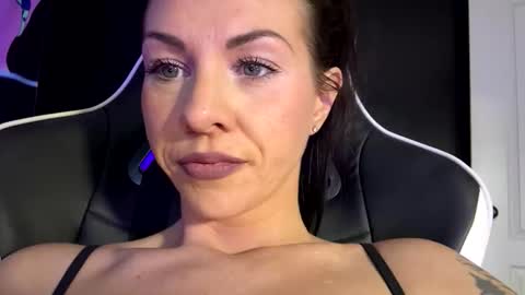 Snapshot of tastemecaroline chatting on 12-17-25, 02:06 tastemecaroline online show from 12-17-25, 02:06