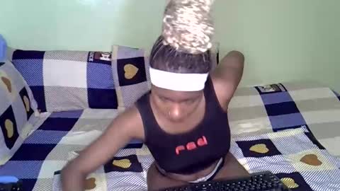 Snapshot of tastie_t chatting on 02-22-26, 12:04 tastie_t online show from 02-22-26, 12:04