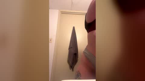 Snapshot of tastycakes999 chatting on 12-21-25, 05:36 tastycakes999 online show from 12-21-25, 05:36