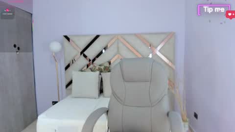 Tati Saldarriaga online show from 11-19-25, 07:47