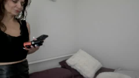 Snapshot of tatiana_4u chatting on 02-26-26, 02:32 Apple Jucy online show from 02-26-26, 02:32