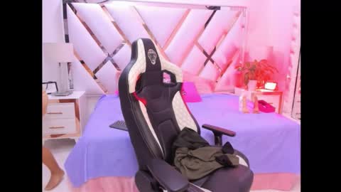 Snapshot of tatiana__ayala chatting on 02-27-26, 03:06 Taty online show from 02-27-26, 03:06