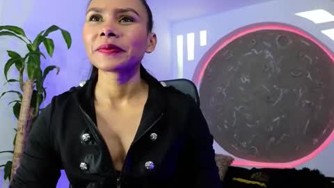 Snapshot of tatiana_branc chatting on 12-17-25, 08:26 Tatiana Br online show from 12-17-25, 08:26