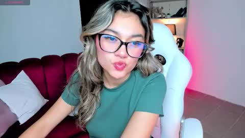tatiana_mendoza online show from 10-15-25, 02:44