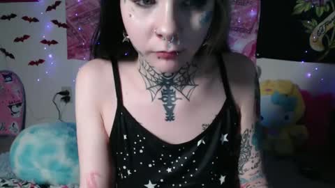 Snapshot of tattedthickandpretty chatting on 01-06-25, 01:41 TattedThickandPretty online show from 01-06-25, 01:41
