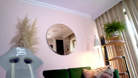 Nathalie Hardy  online show from 01-14-26, 06:35