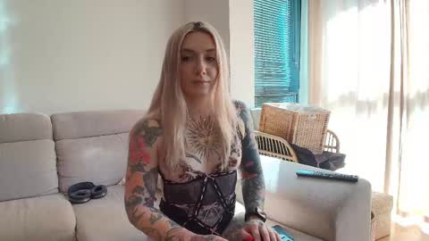 Snapshot of tattoobbgirl chatting on 05-06-26, 03:28 tattoobbgirl online show from 05-06-26, 03:28