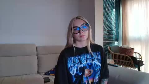 Snapshot of tattoobbgirl chatting on 06-09-26, 07:03 tattoobbgirl online show from 06-09-26, 07:03