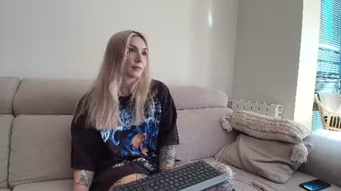 Snapshot of tattoobbgirl chatting on 07-03-26, 02:34 tattoobbgirl online show from 07-03-26, 02:34