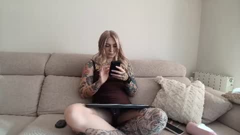Snapshot of tattoobbgirl chatting on 07-08-26, 04:33 tattoobbgirl online show from 07-08-26, 04:33