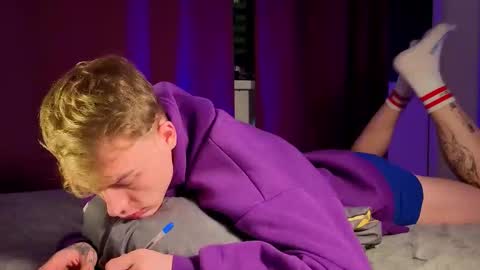 Alex but u can call me Theo online show from 12-15-25, 05:39