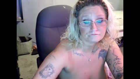 Lisa Lovely online show from 01-22-25, 12:27