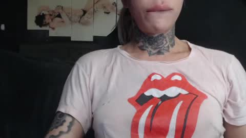 Snapshot of tatuada_safada chatting on 08-06-26, 10:39 tatuada_safada online show from 08-06-26, 10:39