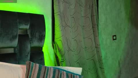 Snapshot of taurito___ chatting on 11-05-25, 06:13 taurito___ online show from 11-05-25, 06:13