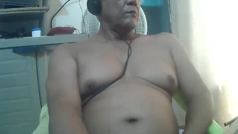 Snapshot of tavo58 chatting on 02-21-25, 03:10 alvarito online show from 02-21-25, 03:10
