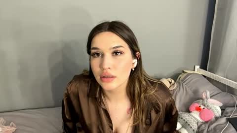 Mia online show from 04-20-26, 11:24