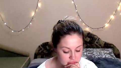 Taya online show from 04-25-26, 10:29