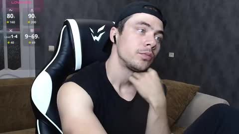 Snapshot of tayler_durden_1 chatting on 09-19-25, 04:25 ... online show from 09-19-25, 04:25