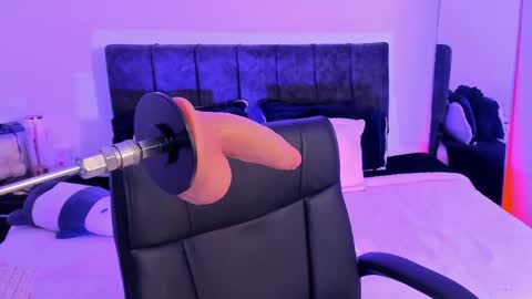 Taylor online show from 04-21-26, 08:34