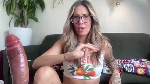 Taylor online show from 09-17-25, 02:46