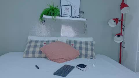 TAYLOR  online show from 11-19-25, 11:32