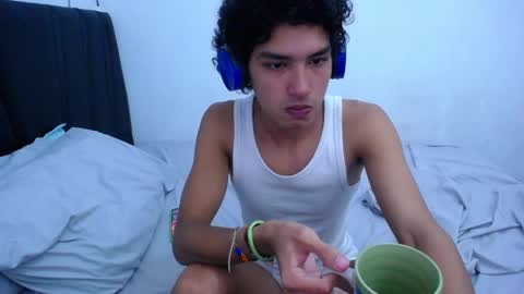 Snapshot of tayronx33 chatting on 01-15-25, 02:17 Tayron online show from 01-15-25, 02:17