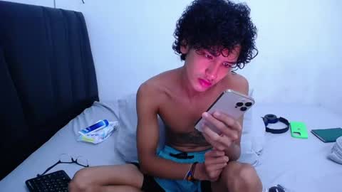 Snapshot of tayronx33 chatting on 02-08-25, 05:08 Tayron online show from 02-08-25, 05:08