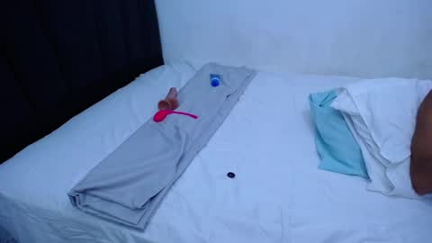 Snapshot of tayronx33 chatting on 02-27-25, 04:21 Tayron online show from 02-27-25, 04:21