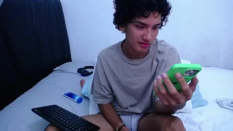 Snapshot of tayronx33 chatting on 03-06-25, 06:48 Tayron online show from 03-06-25, 06:48